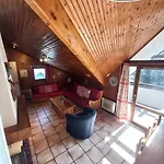 Apartman 13 Lou Veno *