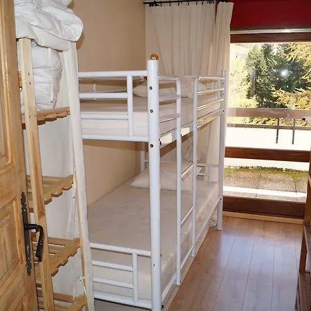 13 Lou Veno Apartment *